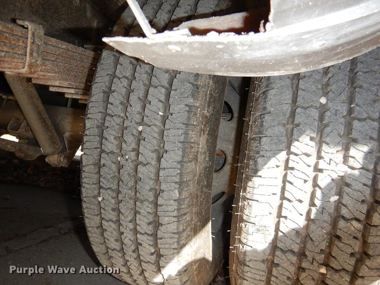 image for item DD8957 2001 Ford Econoline E450 Super Duty shuttle bus