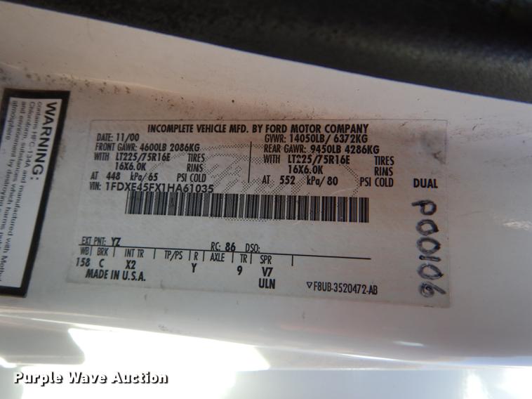 image for item DD8957 2001 Ford Econoline E450 Super Duty shuttle bus