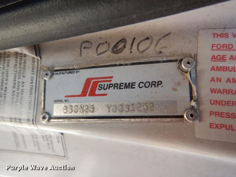 image for item DD8957 2001 Ford Econoline E450 Super Duty shuttle bus