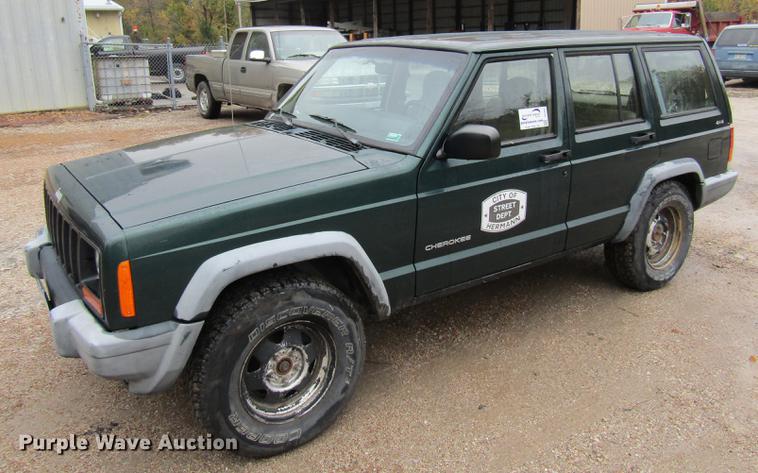 image for item DE5883 1999 Jeep Cherokee SUV