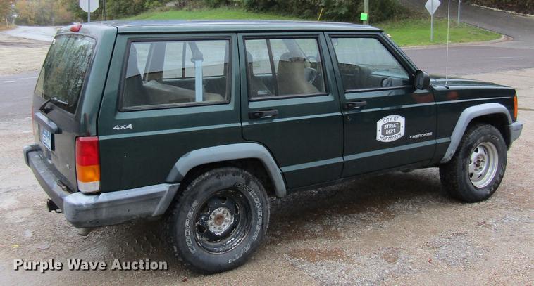 image for item DE5883 1999 Jeep Cherokee SUV