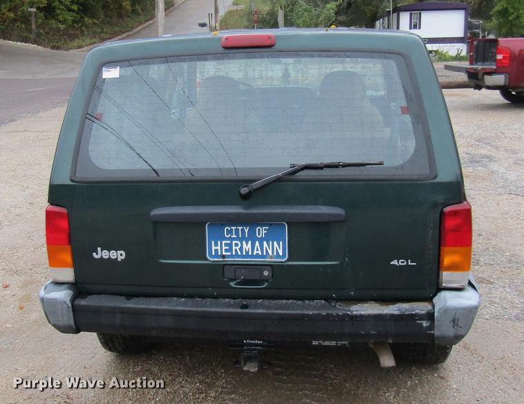 image for item DE5883 1999 Jeep Cherokee SUV