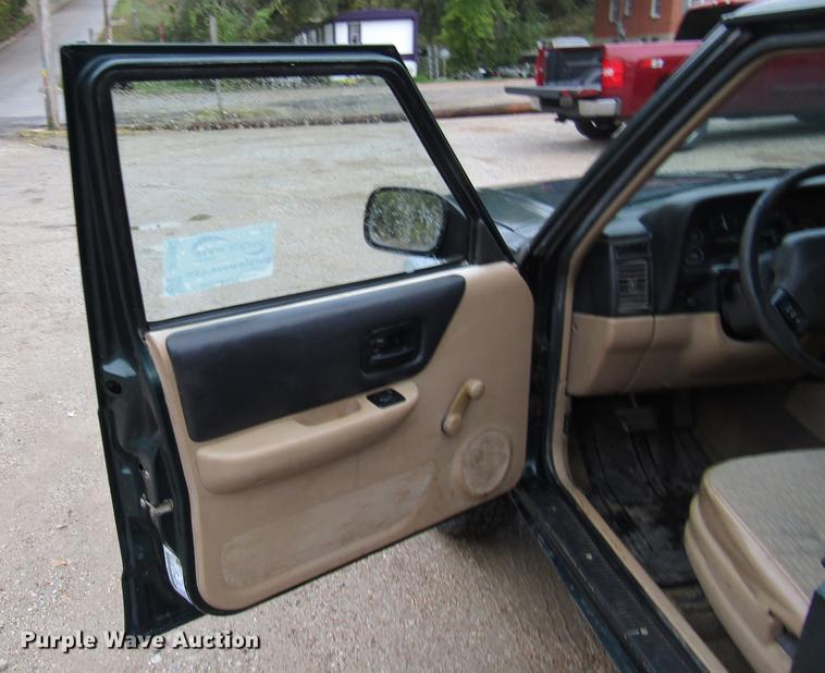 image for item DE5883 1999 Jeep Cherokee SUV