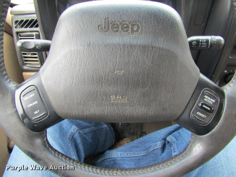 image for item DE5883 1999 Jeep Cherokee SUV