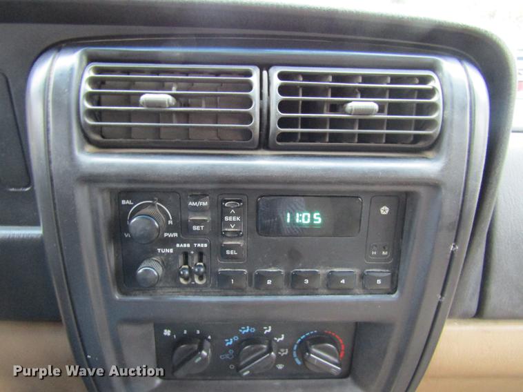 image for item DE5883 1999 Jeep Cherokee SUV