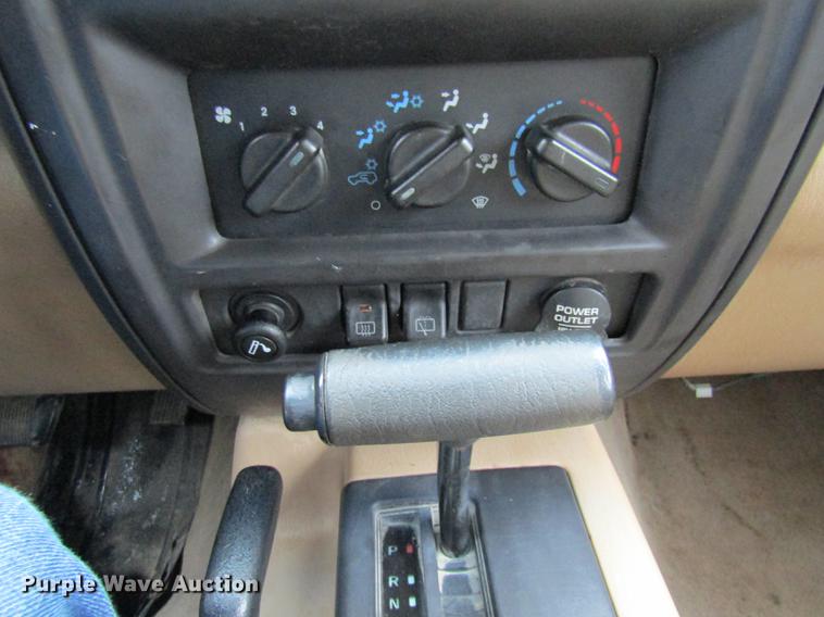 image for item DE5883 1999 Jeep Cherokee SUV