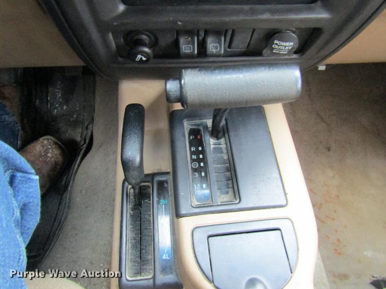 image for item DE5883 1999 Jeep Cherokee SUV