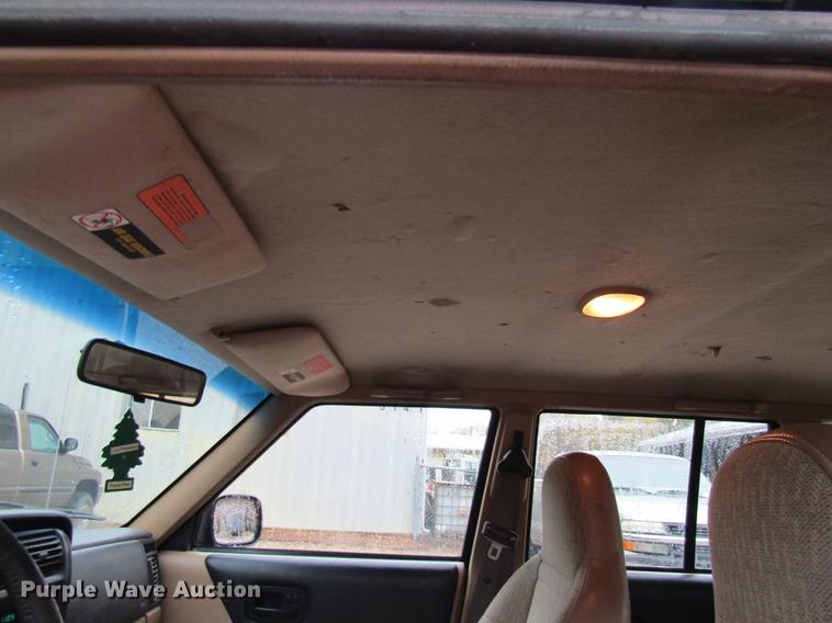 image for item DE5883 1999 Jeep Cherokee SUV