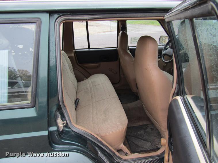 image for item DE5883 1999 Jeep Cherokee SUV