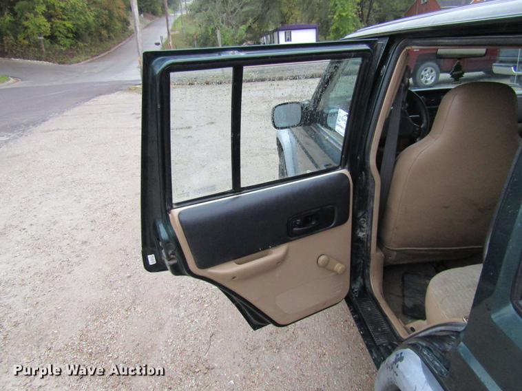 image for item DE5883 1999 Jeep Cherokee SUV