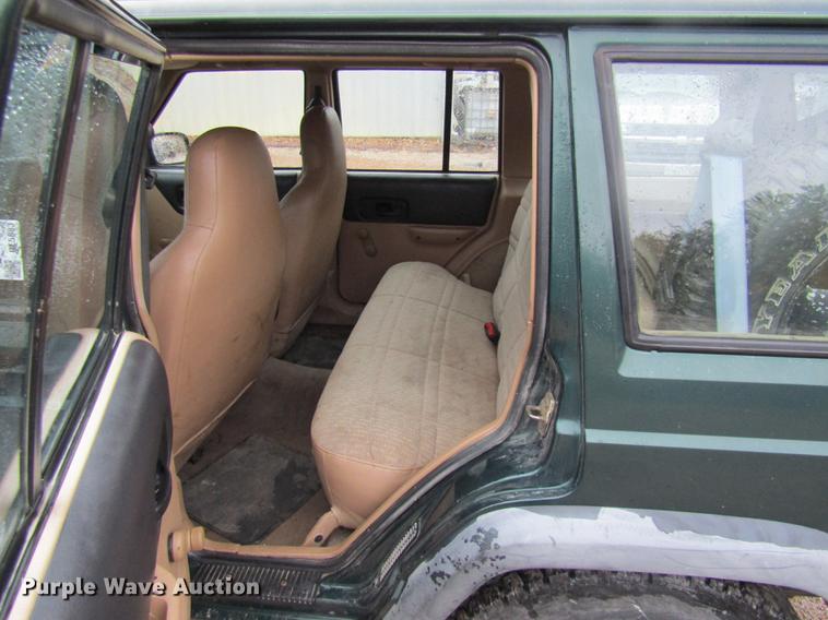 image for item DE5883 1999 Jeep Cherokee SUV