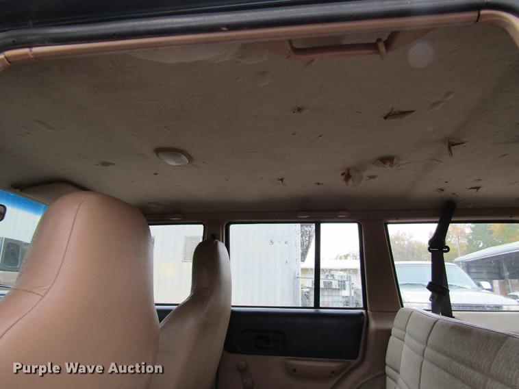 image for item DE5883 1999 Jeep Cherokee SUV