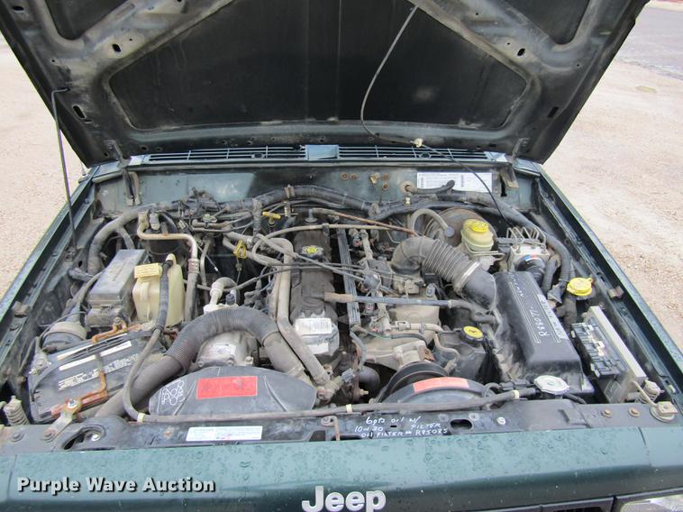 image for item DE5883 1999 Jeep Cherokee SUV