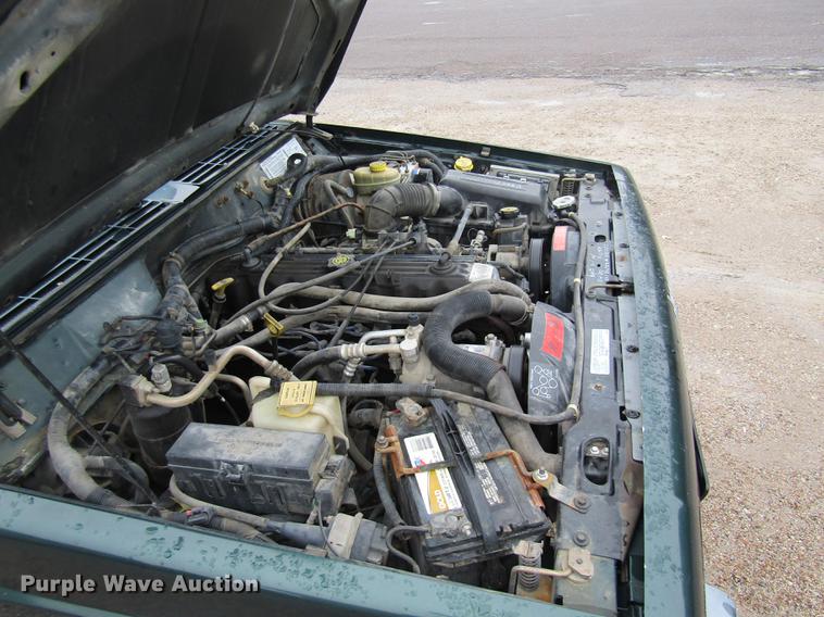 image for item DE5883 1999 Jeep Cherokee SUV