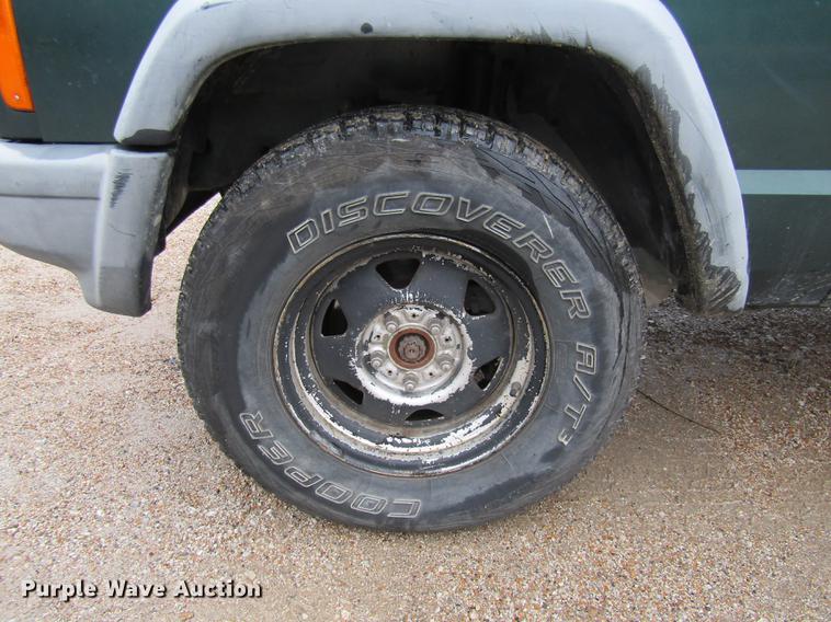 image for item DE5883 1999 Jeep Cherokee SUV