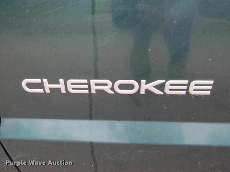 image for item DE5883 1999 Jeep Cherokee SUV