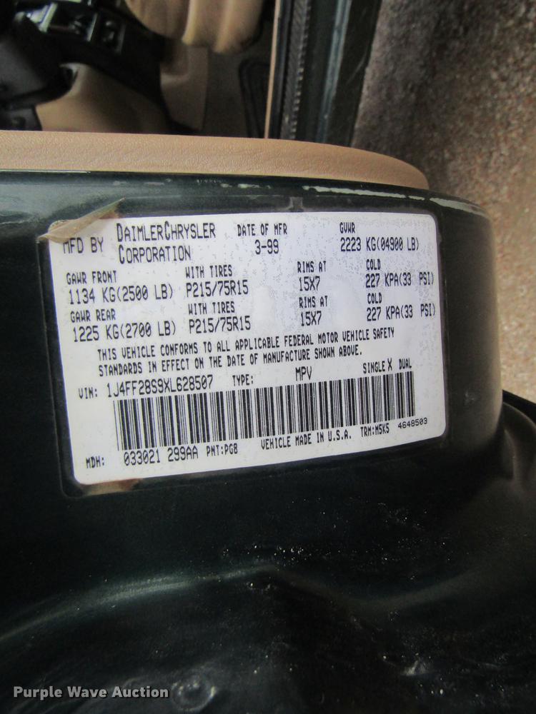 image for item DE5883 1999 Jeep Cherokee SUV