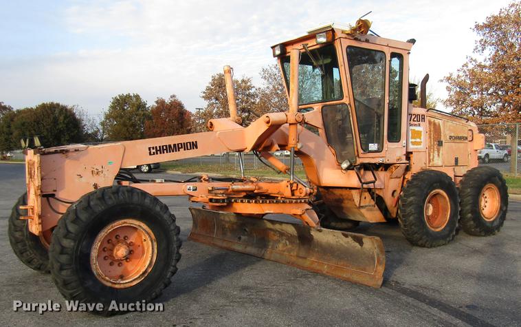 image for item DE5895 1993 Champion 720A motor grader