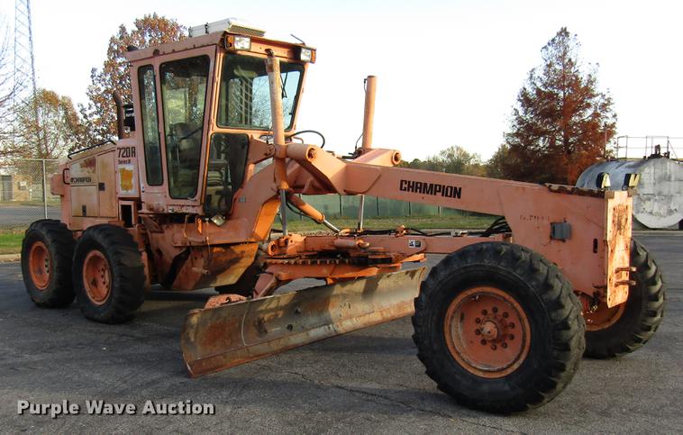 image for item DE5895 1993 Champion 720A motor grader