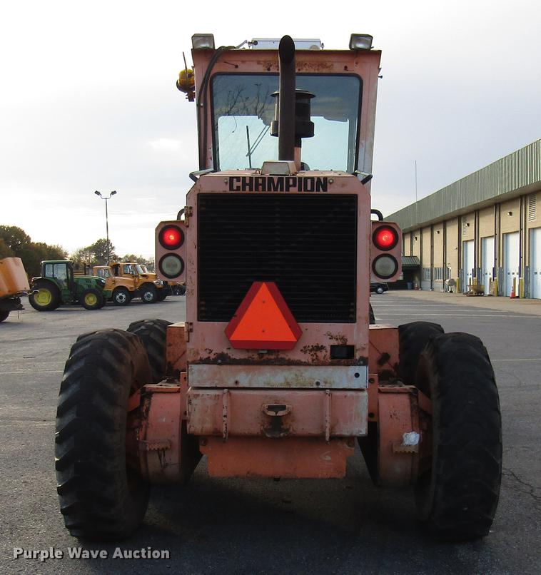 image for item DE5895 1993 Champion 720A motor grader