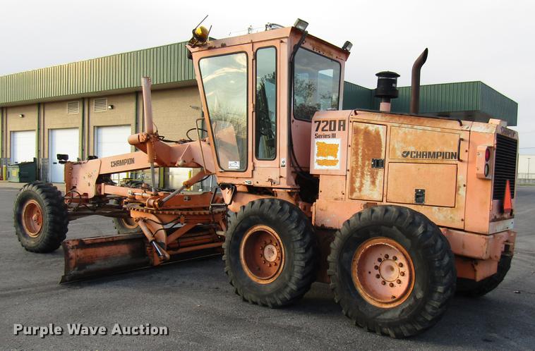 image for item DE5895 1993 Champion 720A motor grader