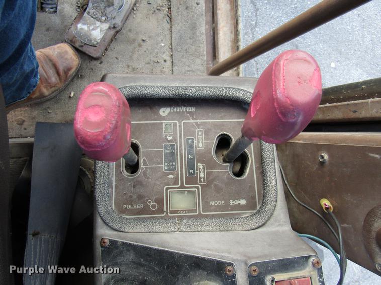 image for item DE5895 1993 Champion 720A motor grader