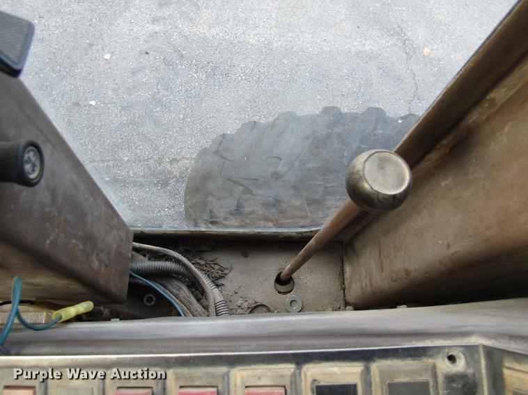 image for item DE5895 1993 Champion 720A motor grader