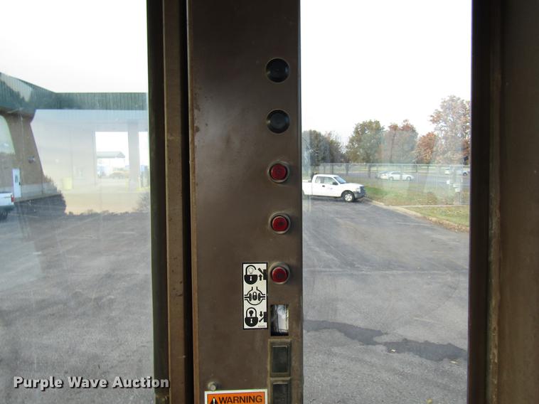 image for item DE5895 1993 Champion 720A motor grader