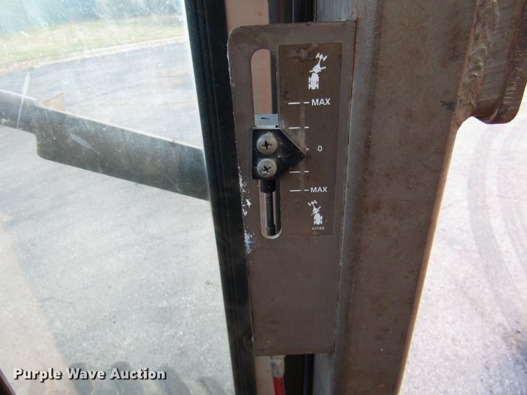 image for item DE5895 1993 Champion 720A motor grader