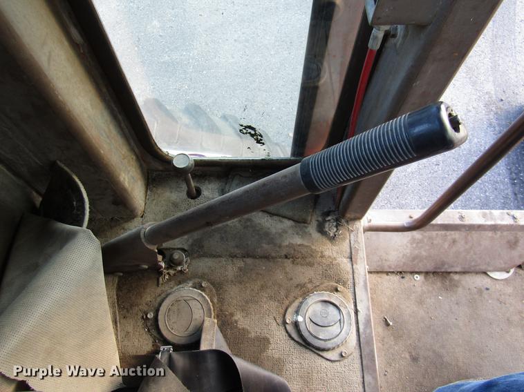 image for item DE5895 1993 Champion 720A motor grader