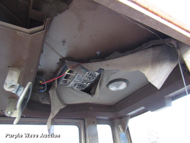 image for item DE5895 1993 Champion 720A motor grader