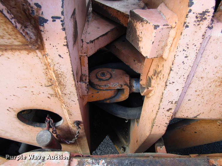 image for item DE5895 1993 Champion 720A motor grader