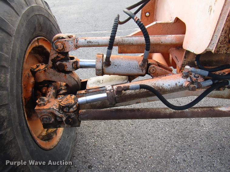 image for item DE5895 1993 Champion 720A motor grader