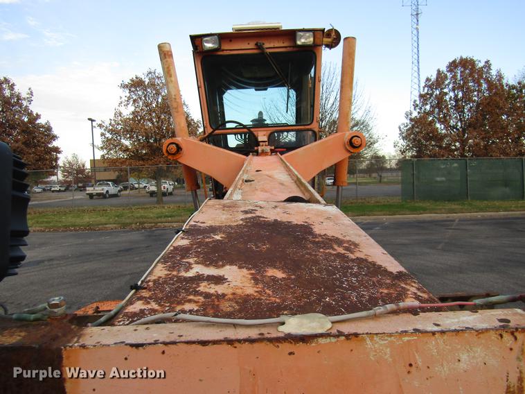 image for item DE5895 1993 Champion 720A motor grader