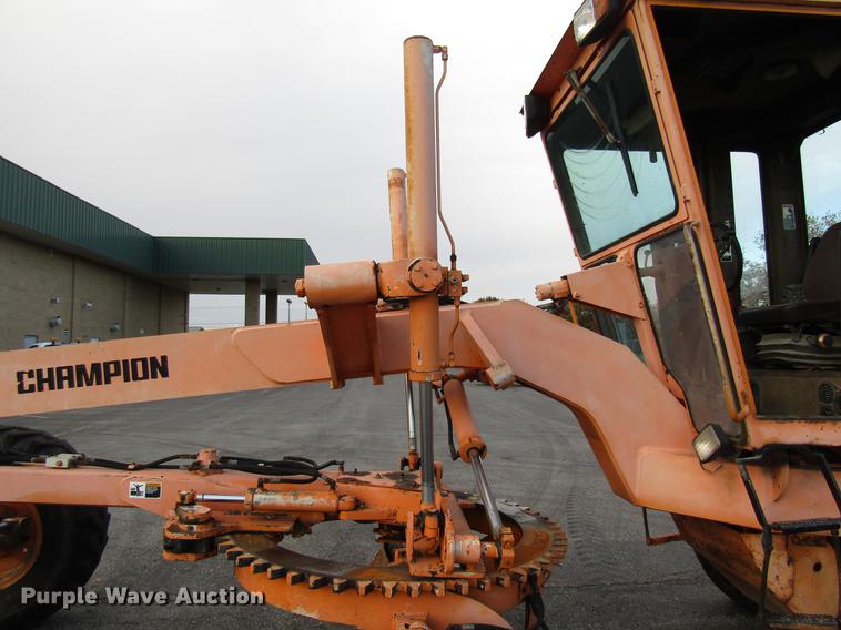 image for item DE5895 1993 Champion 720A motor grader