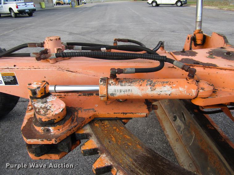 image for item DE5895 1993 Champion 720A motor grader