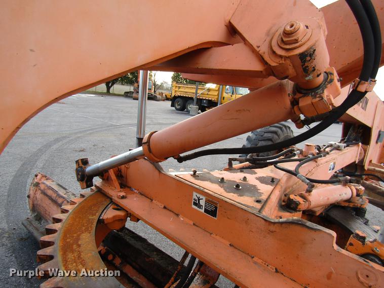 image for item DE5895 1993 Champion 720A motor grader