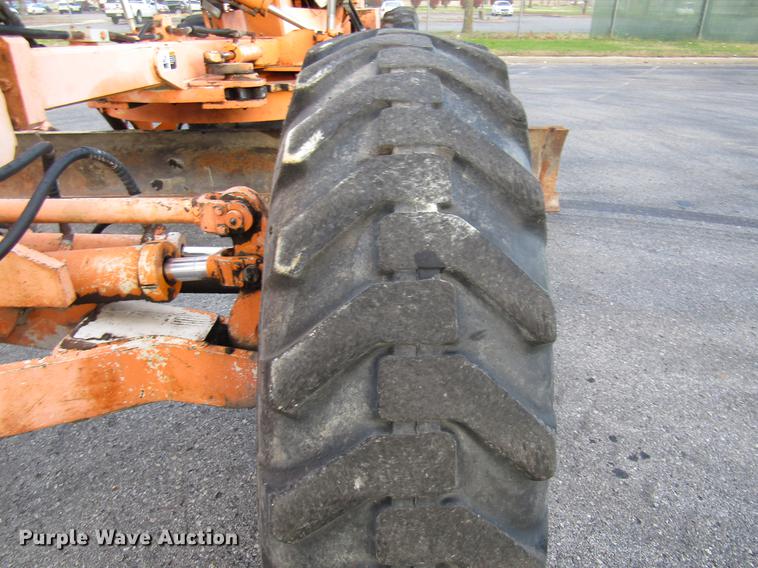 image for item DE5895 1993 Champion 720A motor grader