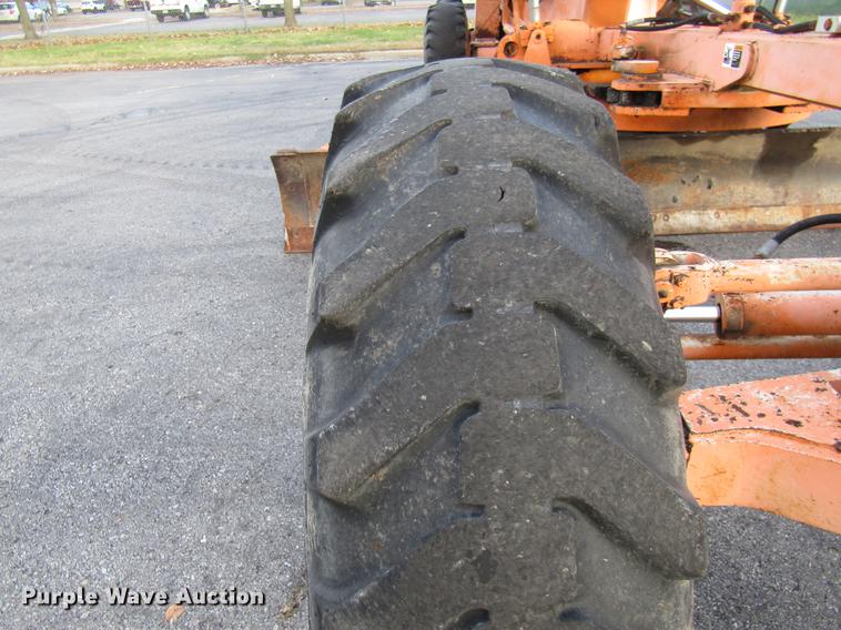 image for item DE5895 1993 Champion 720A motor grader