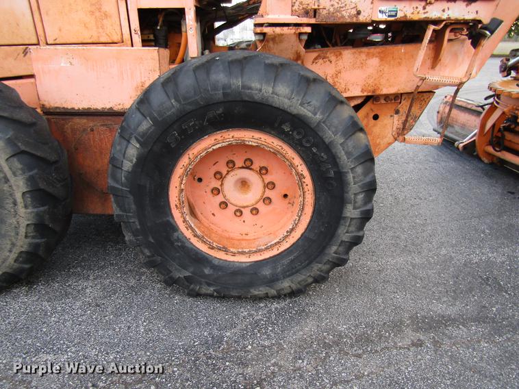 image for item DE5895 1993 Champion 720A motor grader