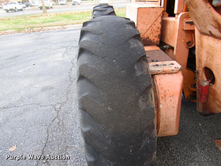 image for item DE5895 1993 Champion 720A motor grader