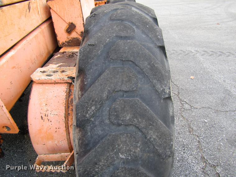 image for item DE5895 1993 Champion 720A motor grader