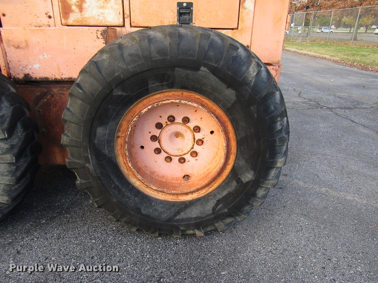 image for item DE5895 1993 Champion 720A motor grader