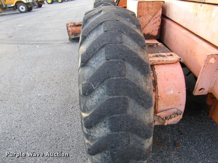 image for item DE5895 1993 Champion 720A motor grader