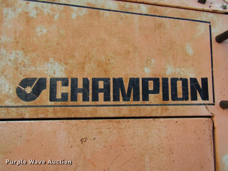 image for item DE5895 1993 Champion 720A motor grader