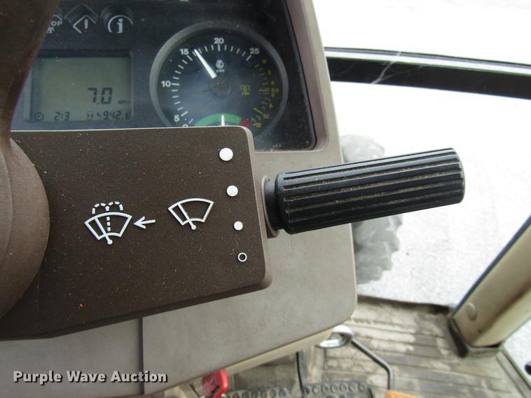 image for item DE5899 2001 John Deere 6410 tractor