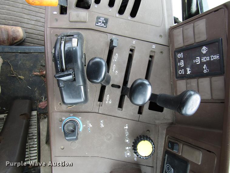 image for item DE5899 2001 John Deere 6410 tractor