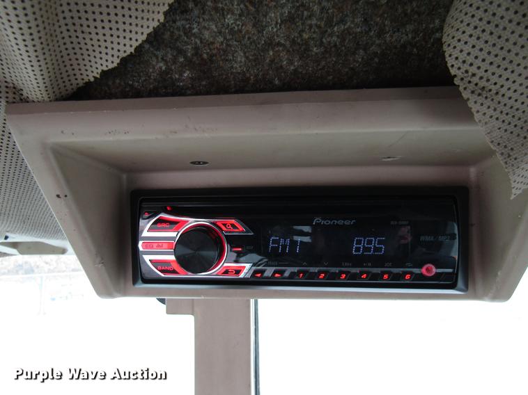 image for item DE5899 2001 John Deere 6410 tractor