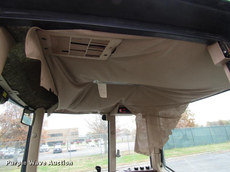 image for item DE5899 2001 John Deere 6410 tractor