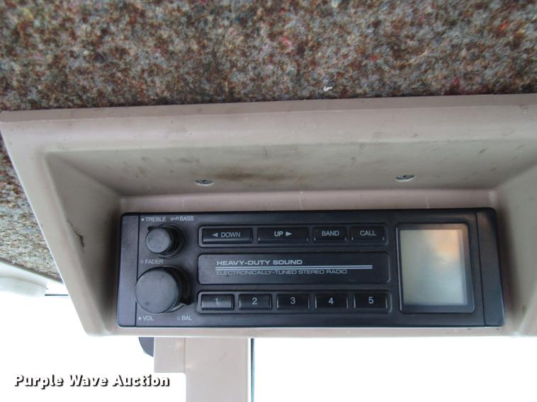 image for item DE5900 2001 John Deere 6410 MFWD tractor